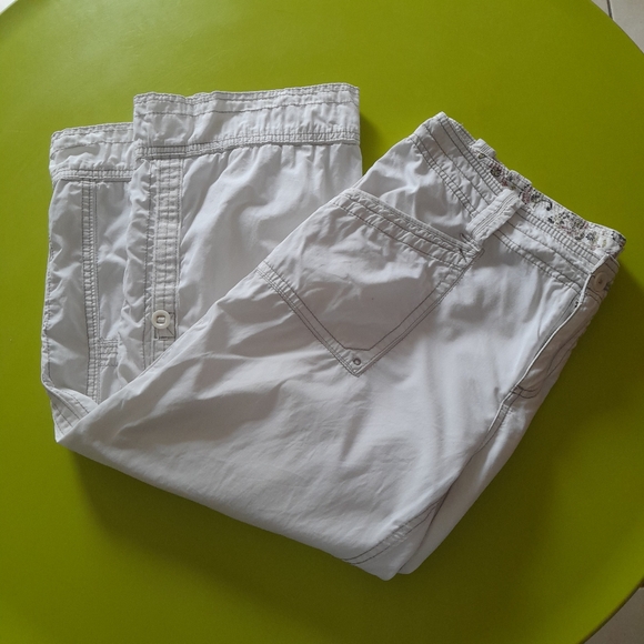 Aventura Delmar Cropped Pant - Picture 2 of 6